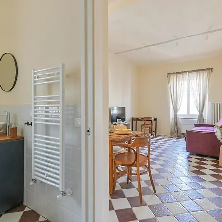 5 Guest - Walk To Train - Cinque Terre - Center *