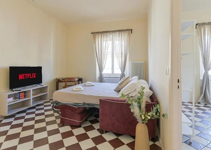 5 Guest - Walk To Train - Cinque Terre - Center *